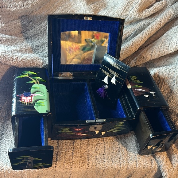 Very Old Hand Painted Asian Themed Jewelry Box -design on Black Lacquer-See pics - Picture 10 of 16